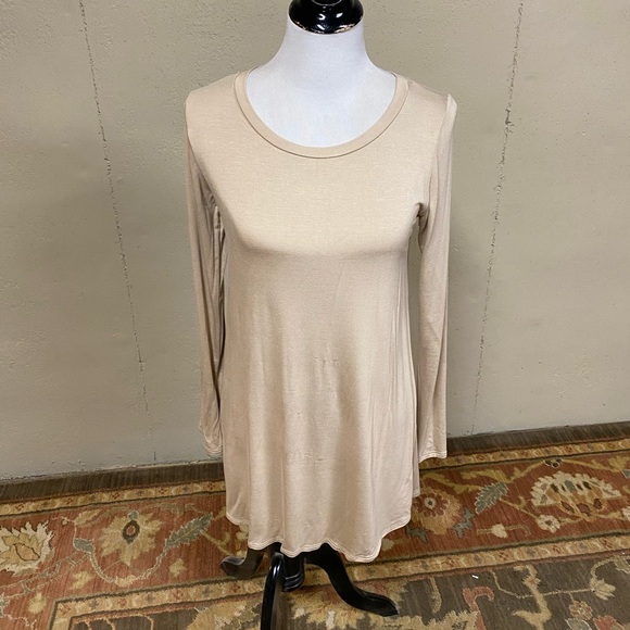 Coco & Main Tunic. Great for Spring! - Picture 1 of 3